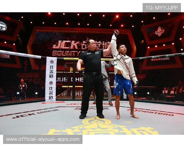 UFC 冷门诞生！黑马暴揍冠军